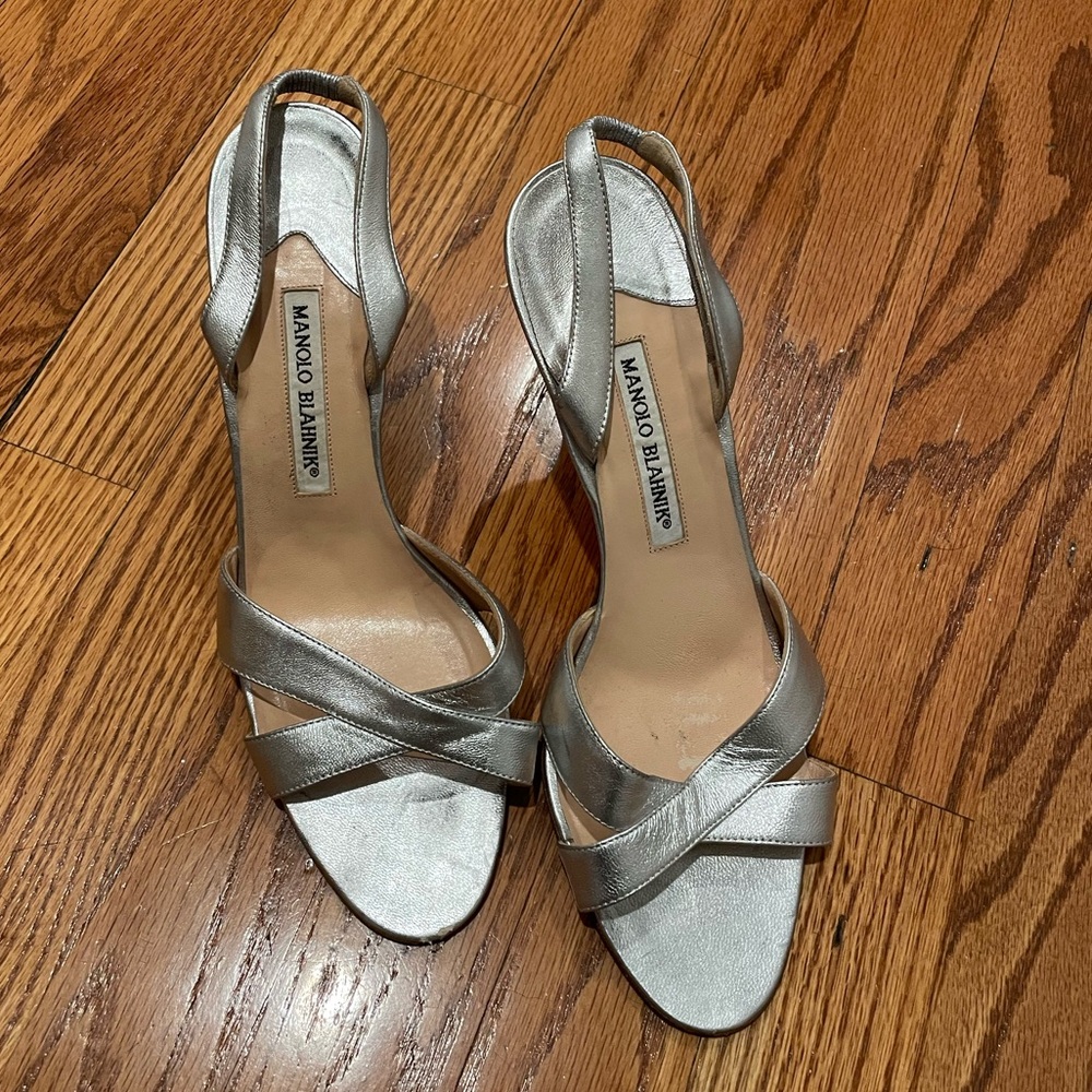 Manolo Blahnik Callalsi metallic silver slingback